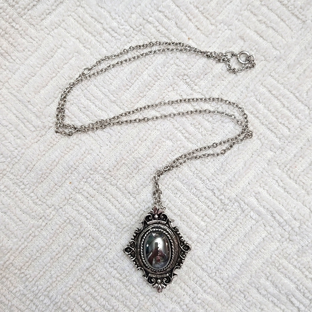 VINTAGE Sarah Coventry Silvertone Filagree Hematite Necklace Brooch